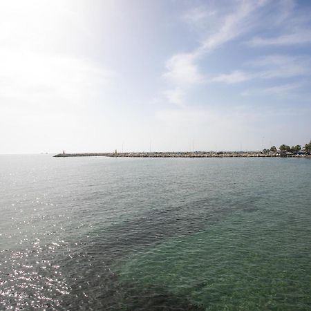 Palmove Luxurious Beachfront Apt Larnaca Zewnętrze zdjęcie
