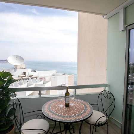 Palmove Luxurious Beachfront Apt Larnaca Zewnętrze zdjęcie