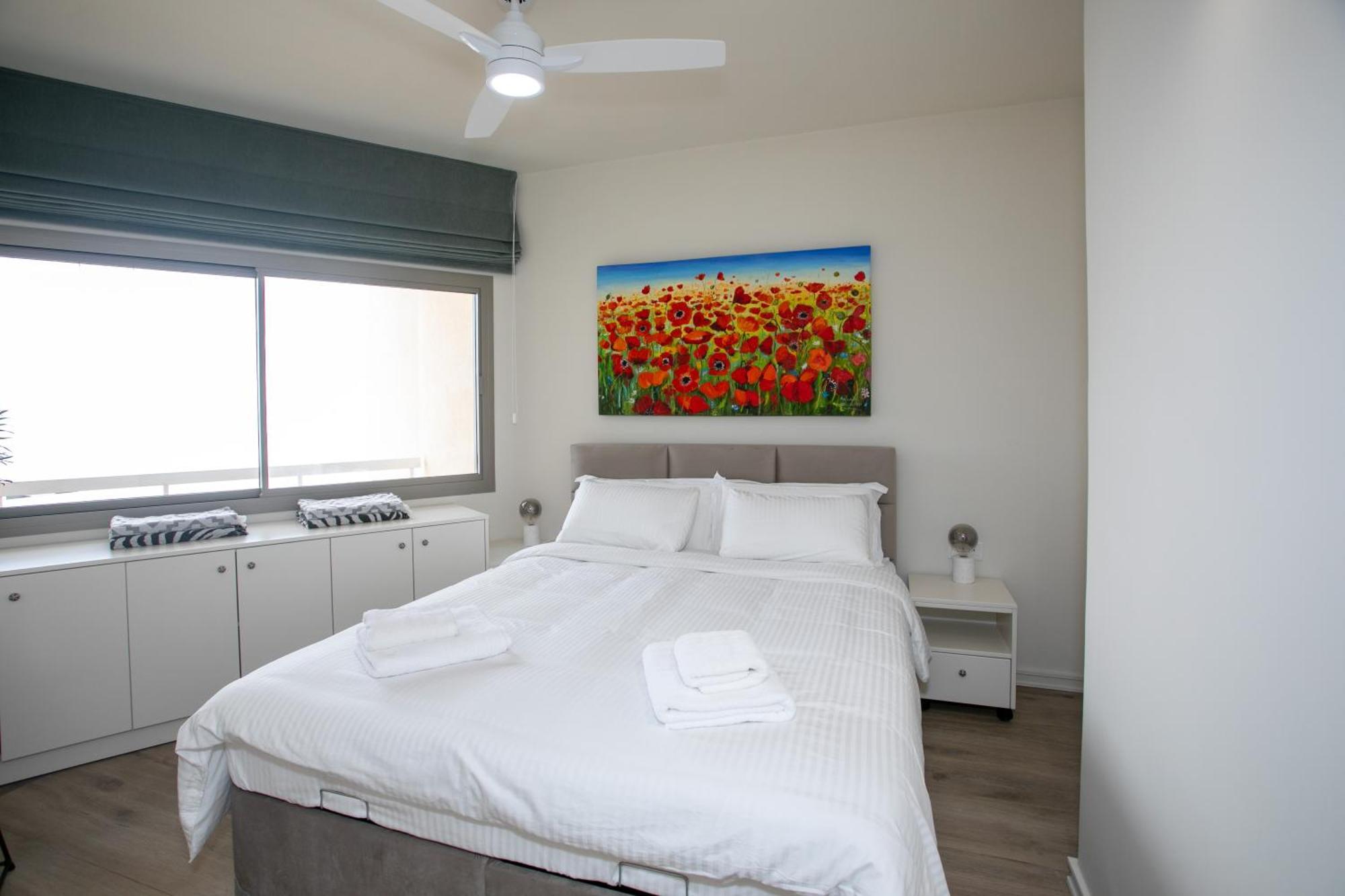 Palmove Luxurious Beachfront Apt Larnaca Zewnętrze zdjęcie