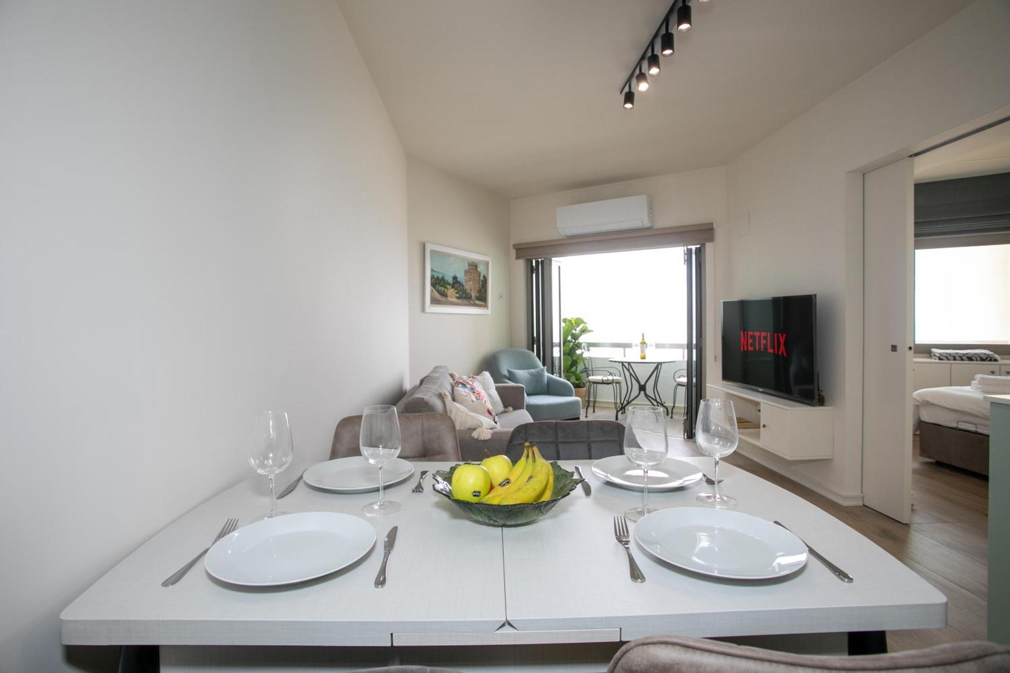 Palmove Luxurious Beachfront Apt Larnaca Zewnętrze zdjęcie