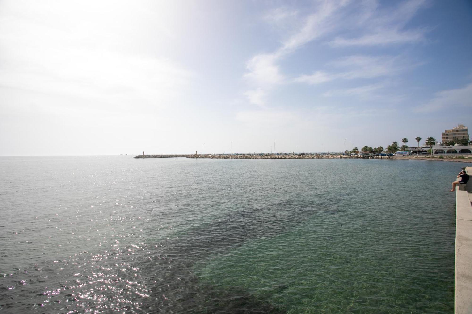 Palmove Luxurious Beachfront Apt Larnaca Zewnętrze zdjęcie