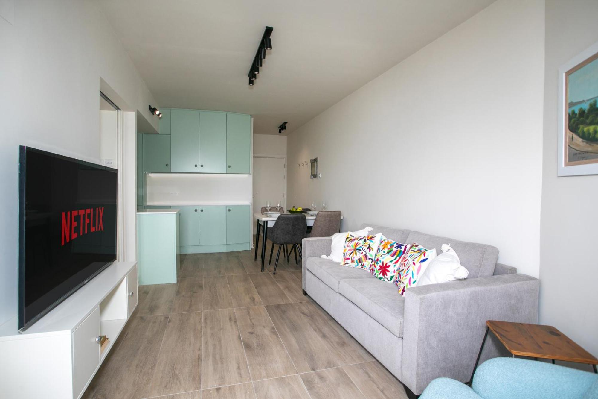 Palmove Luxurious Beachfront Apt Larnaca Zewnętrze zdjęcie