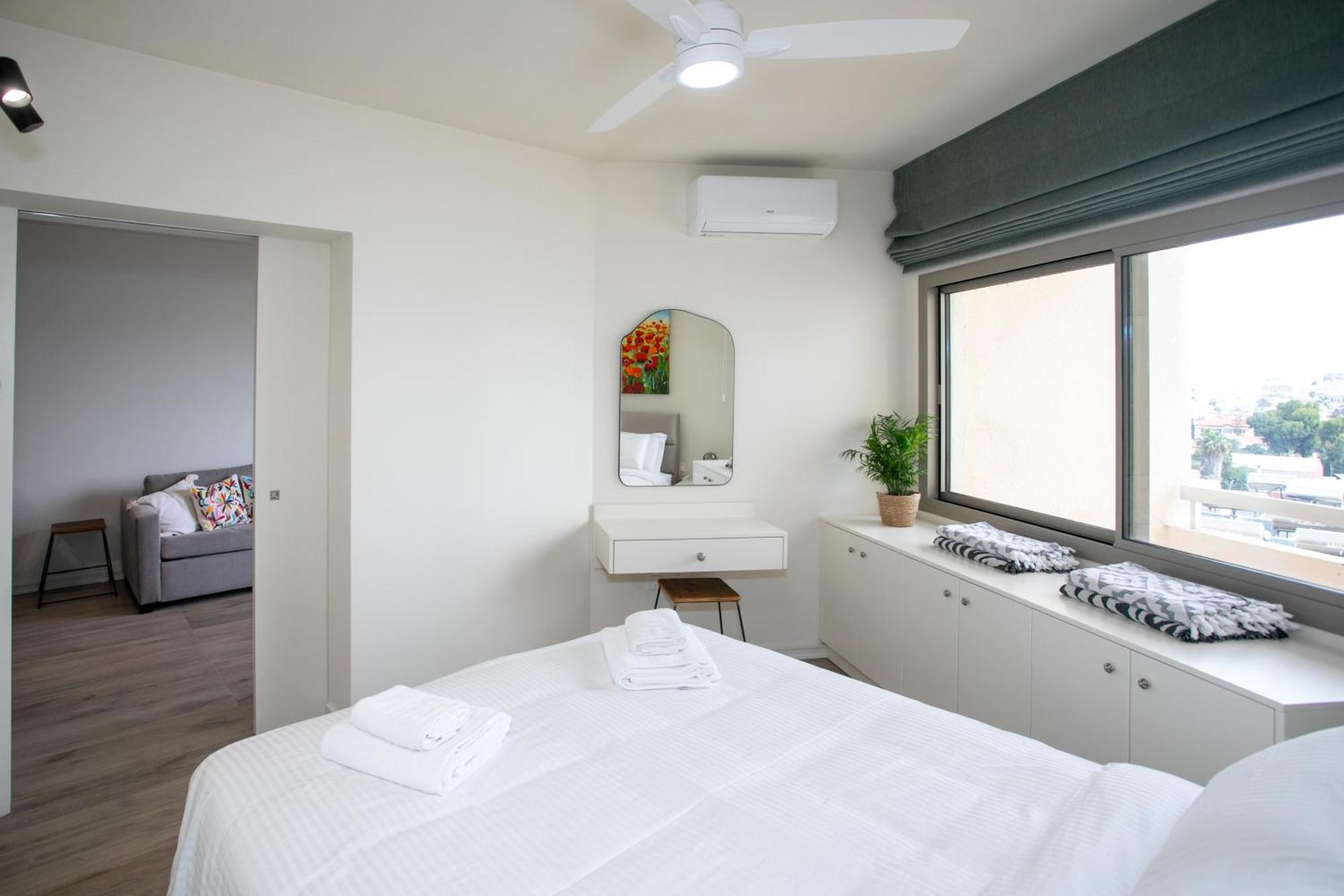 Palmove Luxurious Beachfront Apt Larnaca Zewnętrze zdjęcie
