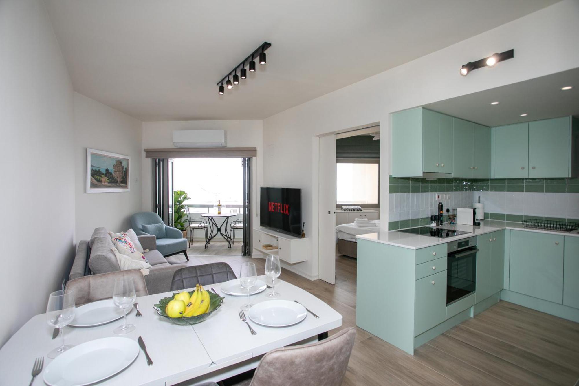 Palmove Luxurious Beachfront Apt Larnaca Zewnętrze zdjęcie