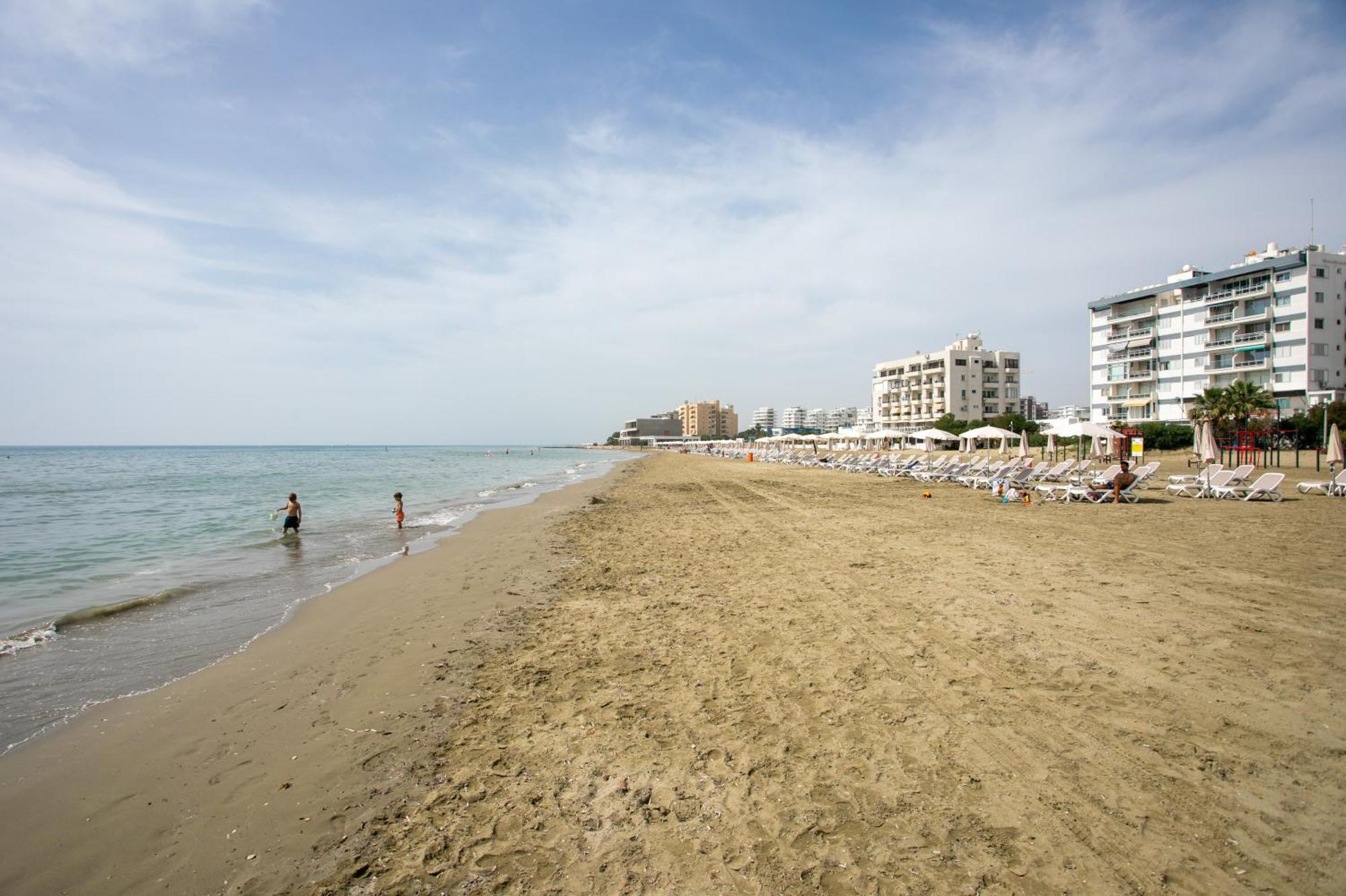 Palmove Luxurious Beachfront Apt Larnaca Zewnętrze zdjęcie