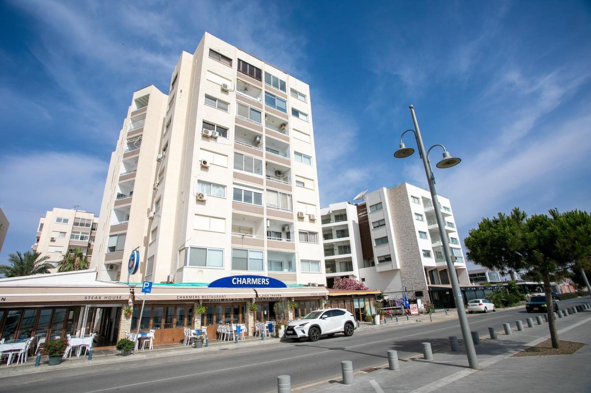 Palmove Luxurious Beachfront Apt Larnaca Zewnętrze zdjęcie
