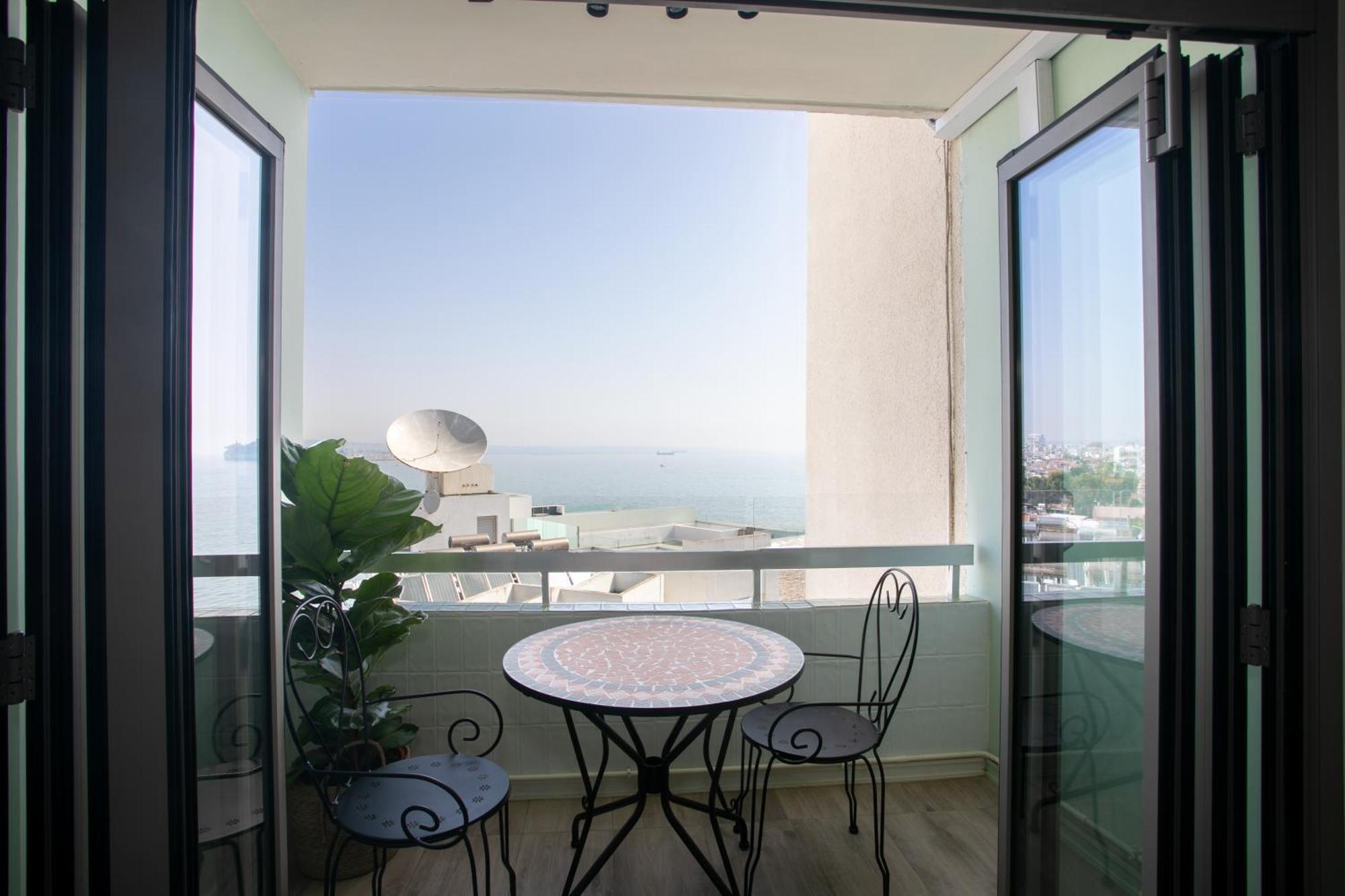 Palmove Luxurious Beachfront Apt Larnaca Zewnętrze zdjęcie