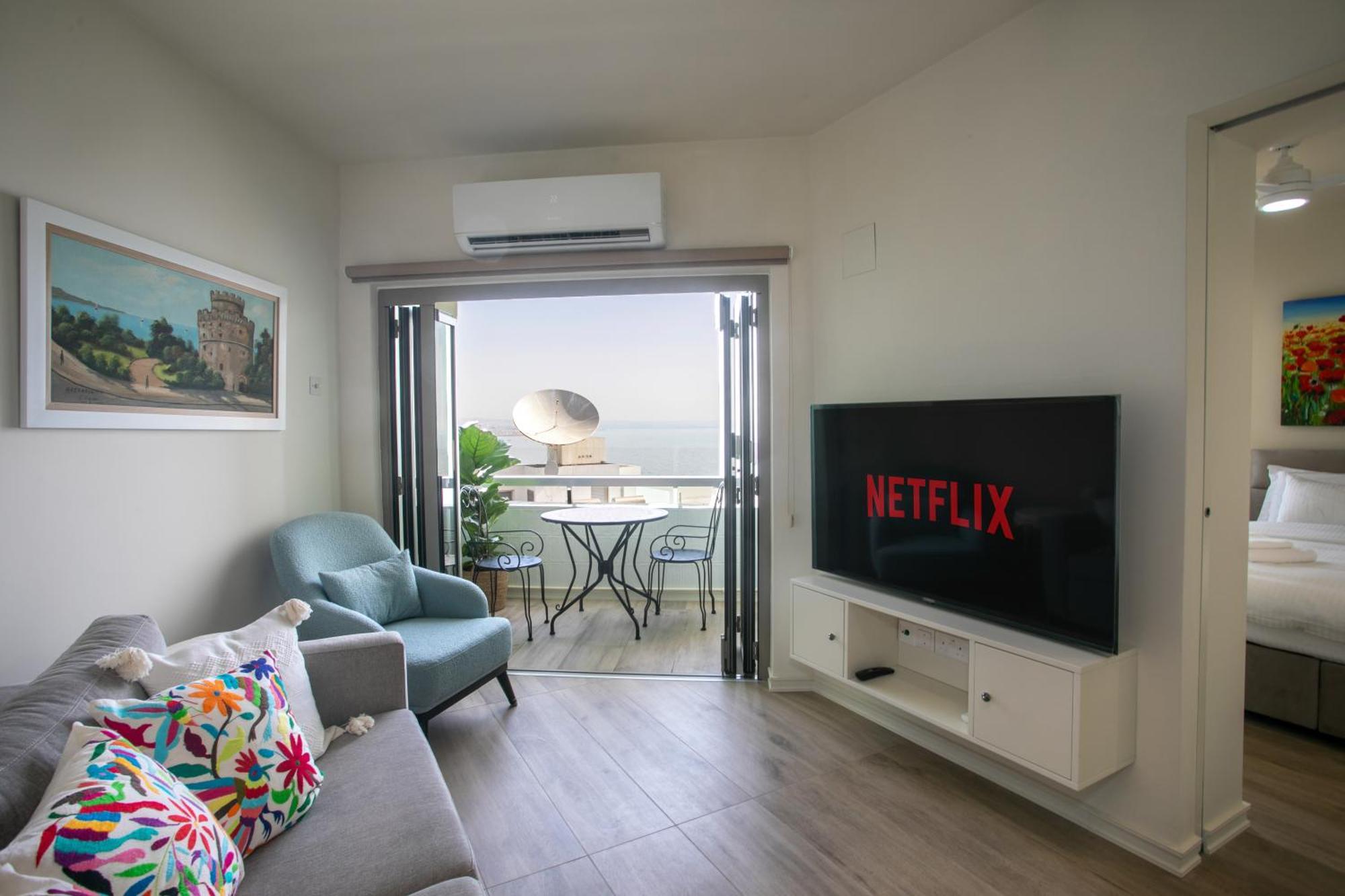 Palmove Luxurious Beachfront Apt Larnaca Zewnętrze zdjęcie